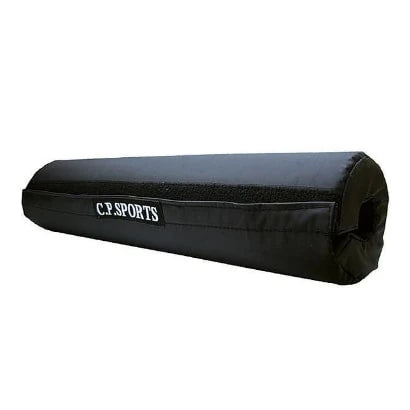 Musta nailoninen C.P. Sports Barbell Squat Pad 10 cm -niskasuoja tarranauhakiinnityksellä levytankoharjoitteluun.