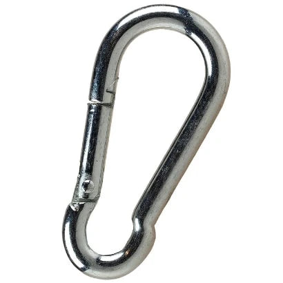 Kromattu teräksinen C.P. Sports Carabiner 8mm -karbiinihaka treenilaitteiden turvalliseen kiinnittämiseen.