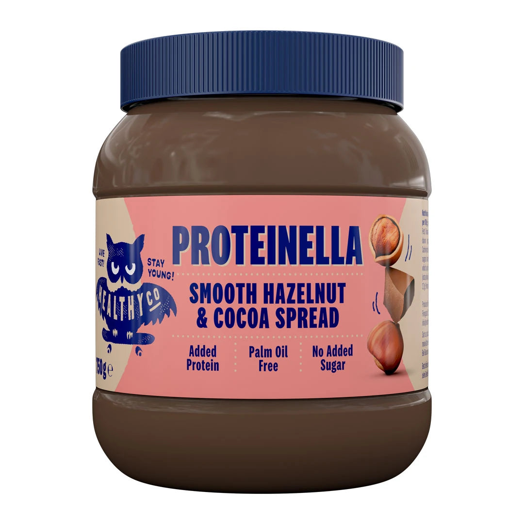 HealthyCo Proteinella 750 g -levite sinikantisessa purkissa vaaleanpunaisella etiketillä, makuna Smooth Hazelnut & Cocoa.