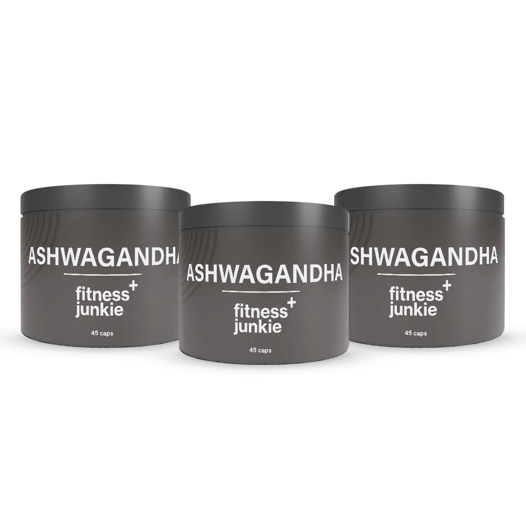 3 x fitnessjunkie Ashwagandha 45 caps kolmessa tummanharmaassa purkissa, joissa on valkoinen teksti.