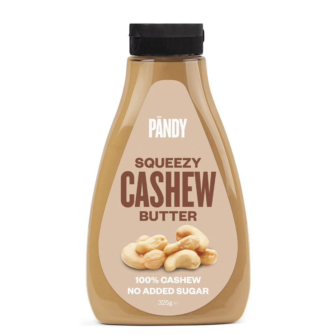 Pändy Squeezy 325 g Cashew Butter läpinäkyvässä puristepullossa, jossa on beige etiketti.
