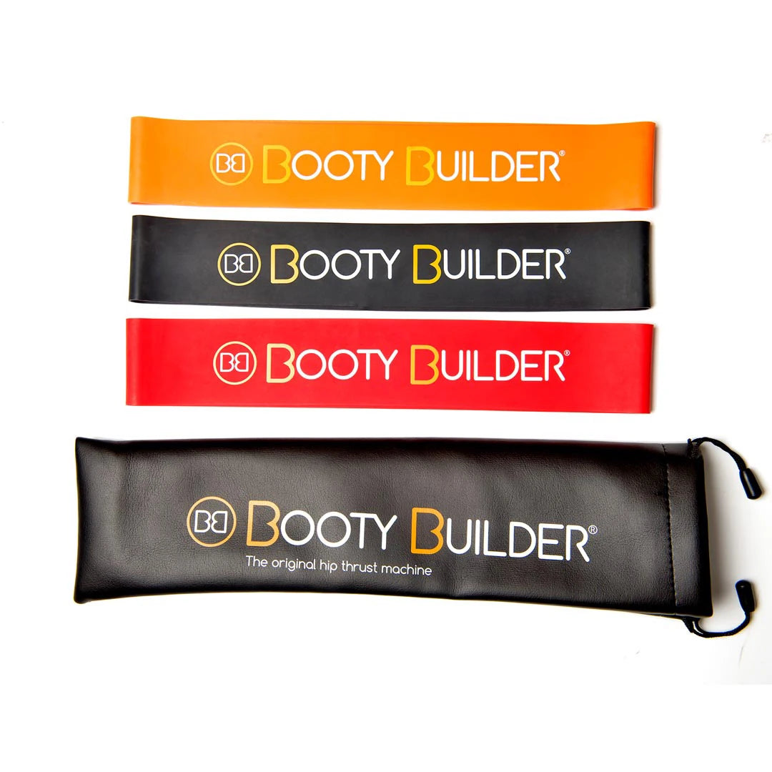 Booty Builder Mini Bands Black 3-Pack -treeninauhat, joissa on oranssi, musta ja punainen kuminauha sekä musta säilytyspussi.