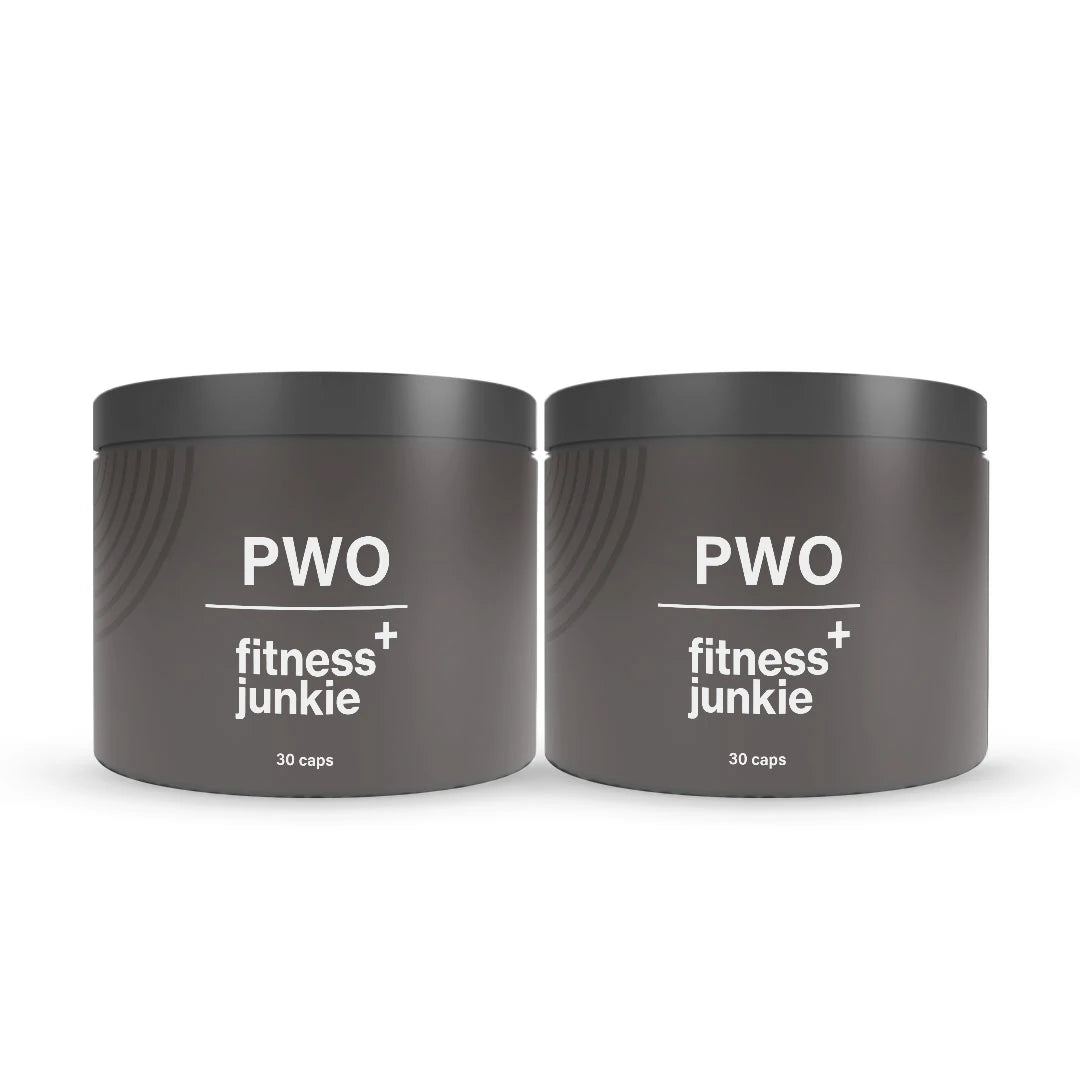 2 x fitnessjunkie PWO 30 caps -suorituskykyä parantavat kapselit kahdessa tummanharmaassa purkissa valkoisella tekstillä.