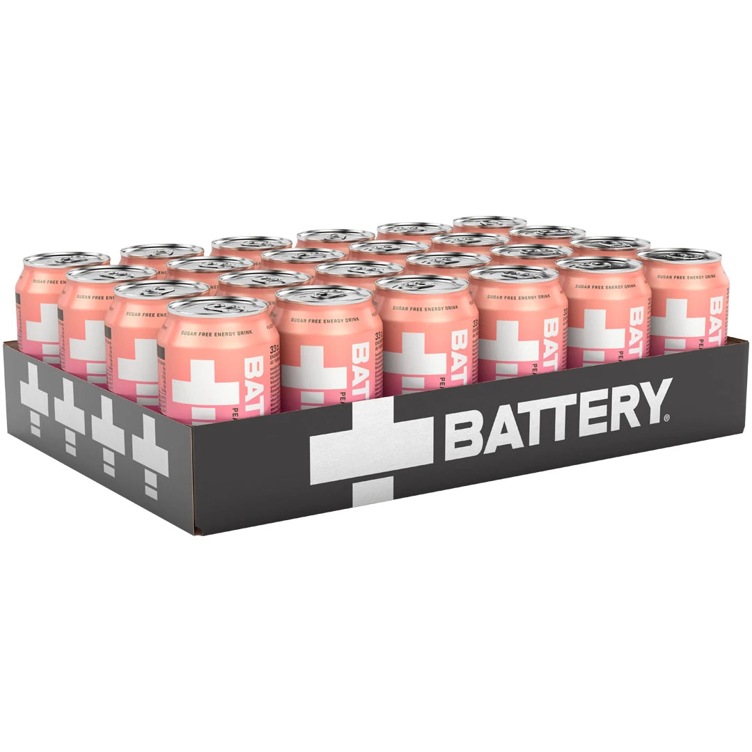 24 x Battery Energy Drink 330 ml Peach Raspberry mustassa laatikossa, jossa on vaaleanpunaisia tölkkejä ja valkoisia yksityiskohtia.