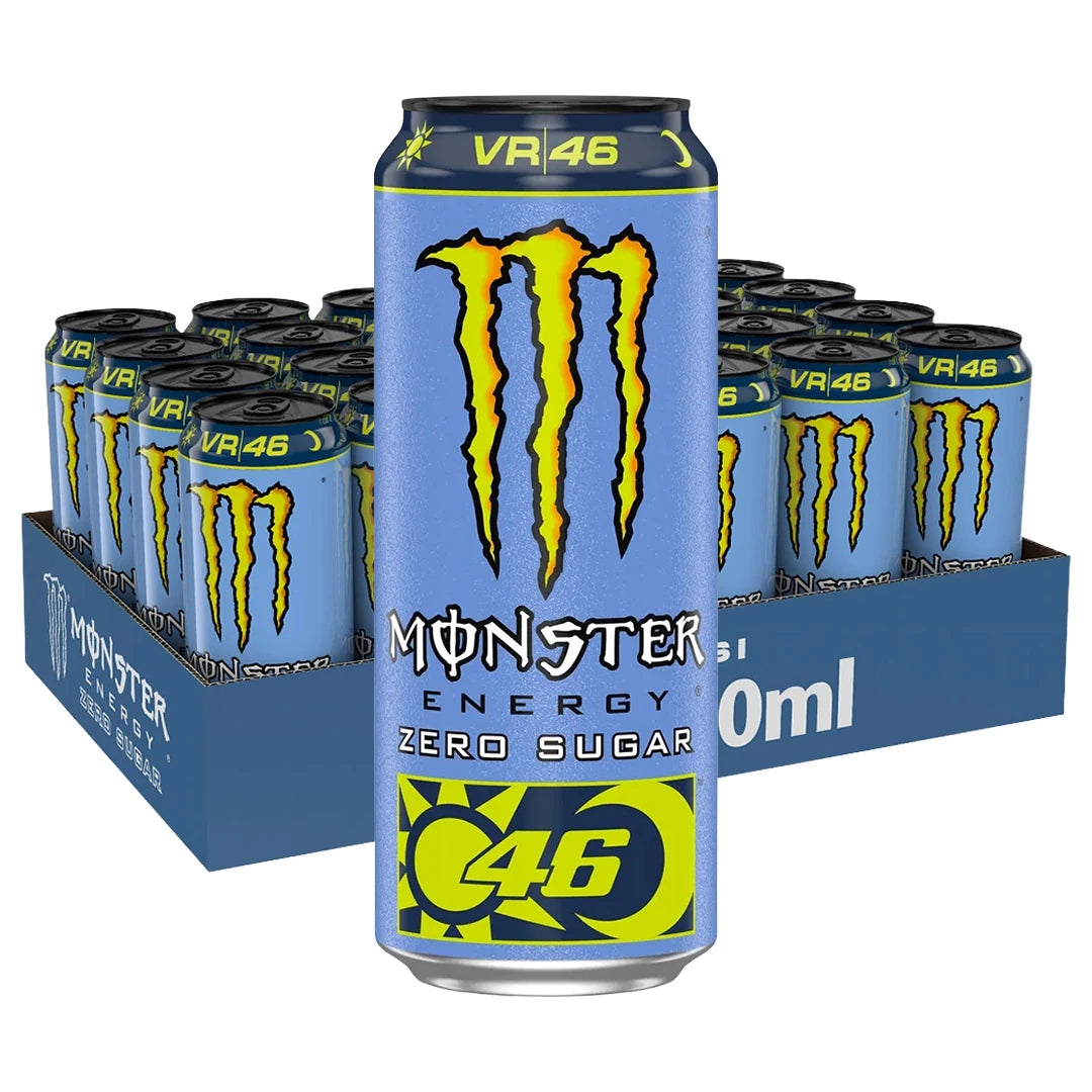 24 x Monster Energy 500 ml VR46 Zero Sugar sinisessä laatikossa, jossa on vaaleansinisiä tölkkejä ja keltainen logo.