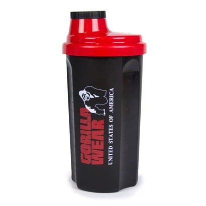 Musta Gorilla Wear Shaker 700 ml -muovishakeri punaisella kannella ja logolla treenijuomille.