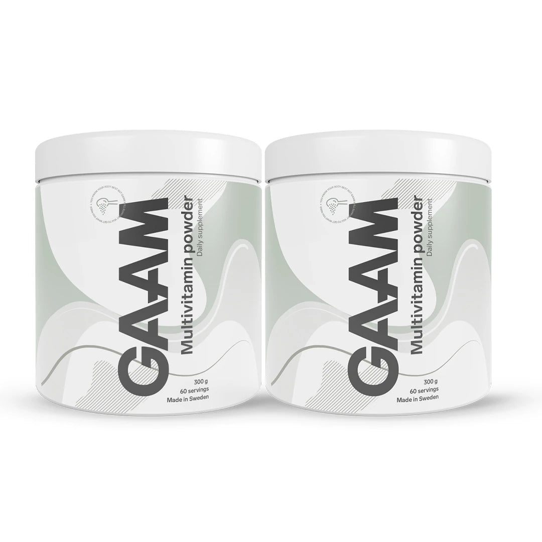 2 x GAAM Multivitamin Powder 300 g kahdessa valkoisessa purkissa harmailla ja vihreillä yksityiskohdilla.