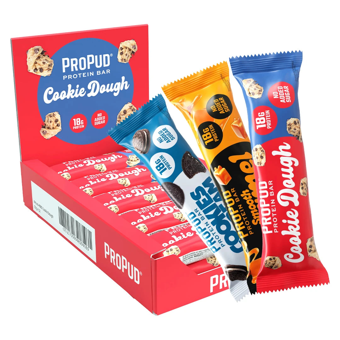 12 x NJIE ProPud Proteinbar 55 g Mixlåda, punainen Cookie Dough -laatikko ja värikkäitä erimakuisia proteiinipatukoita.