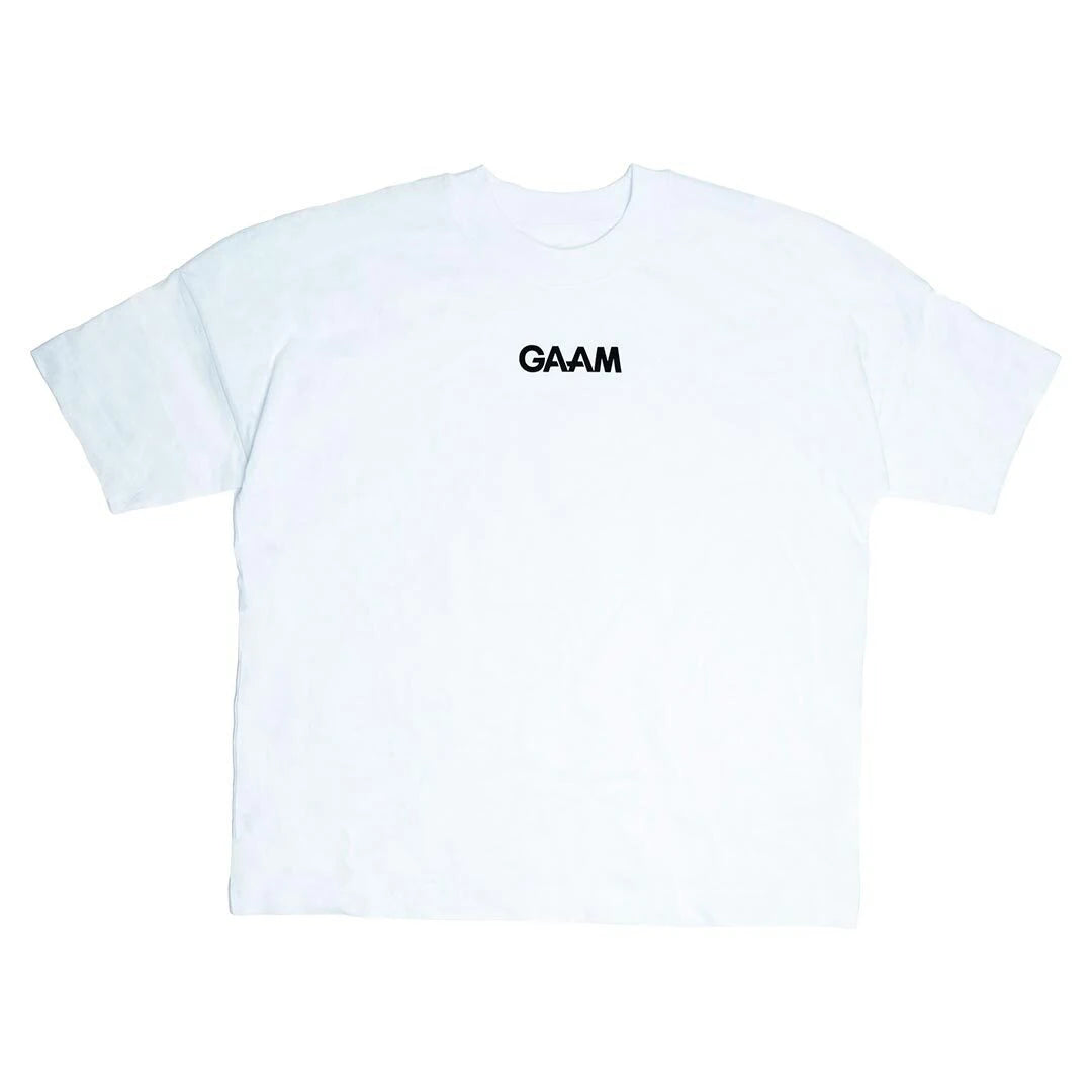 GAAM Oversize T-shirt White on 100 % puuvillainen paita, jossa on musta logo rinnan keskellä., kuva 1/1
