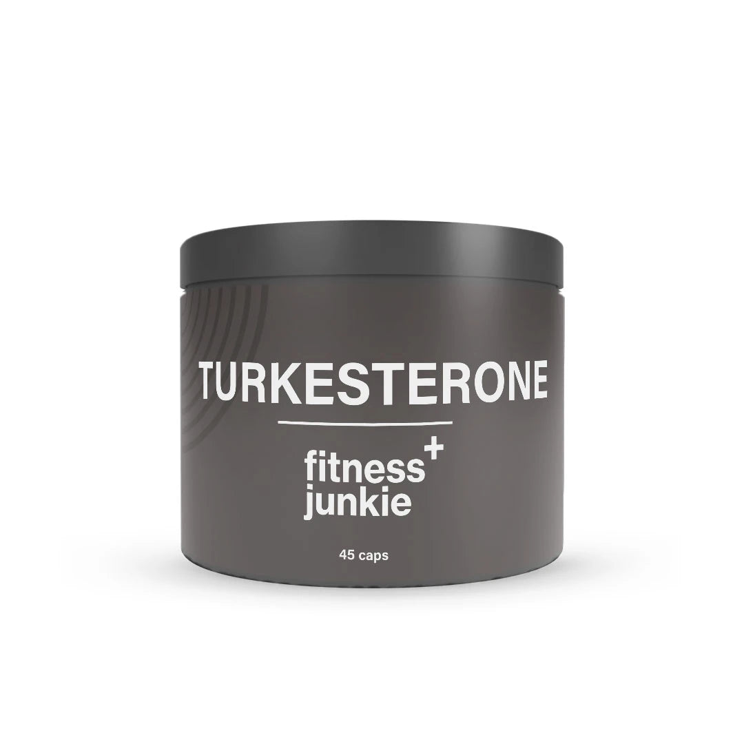 fitnessjunkie Turkesterone 45 caps pakattuna tyylikkääseen tummanharmaaseen purkkiin, jossa on valkoinen teksti.