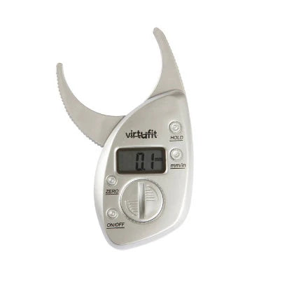 Hopeanvärinen Virtufit Digital Fat Caliper selkeällä näytöllä kehon rasvan mittaamiseen.