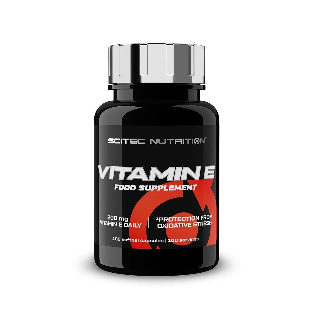 Scitec Nutrition Vitamin E 100 caps mustassa purkissa, jossa on hopeinen kansi ja etiketti punavalkoisin yksityiskohdin.