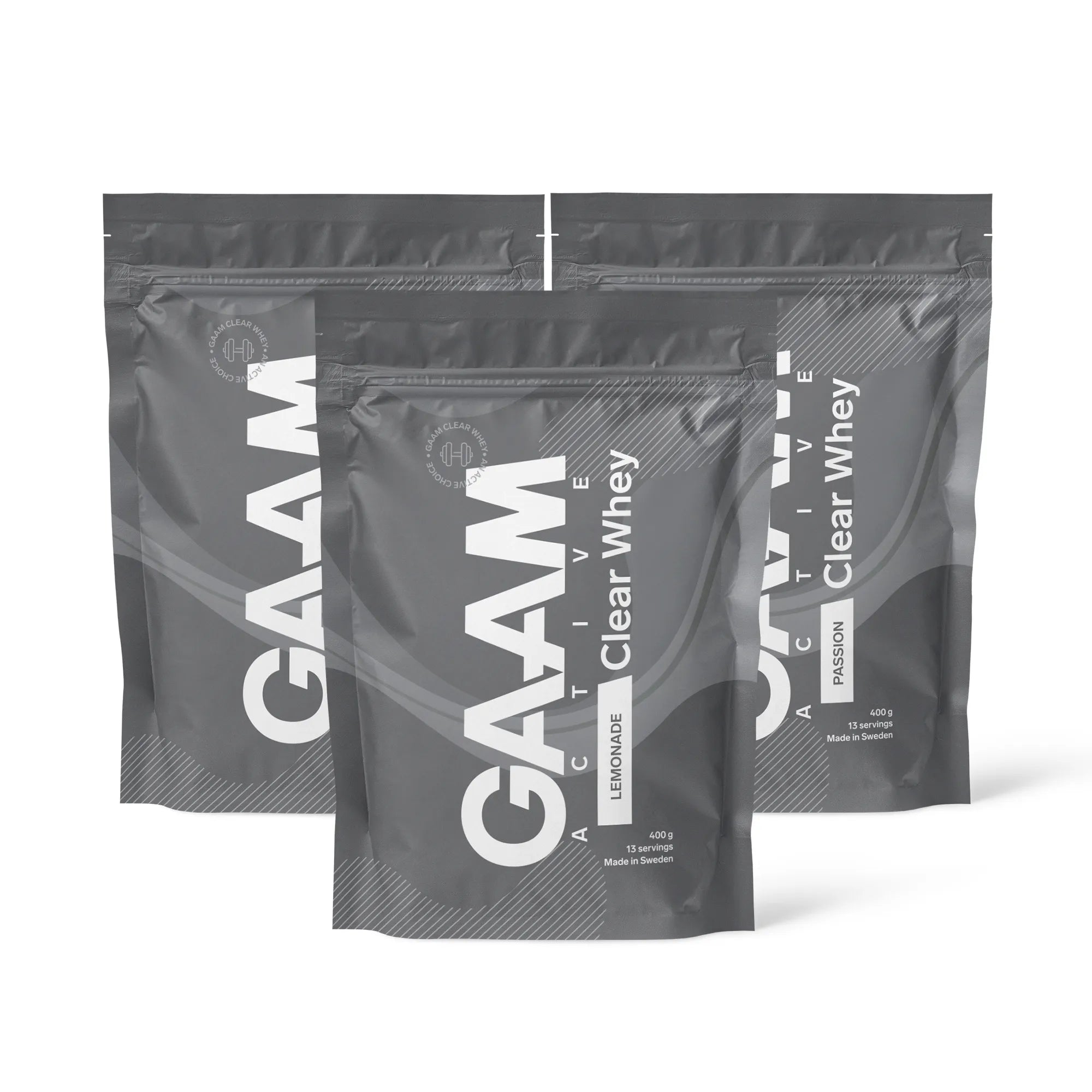 3 x GAAM Active Clear Whey Proteinpulver 400 g harmaissa pusseissa valkoisella tekstillä, makuina Lemonade ja Passion.