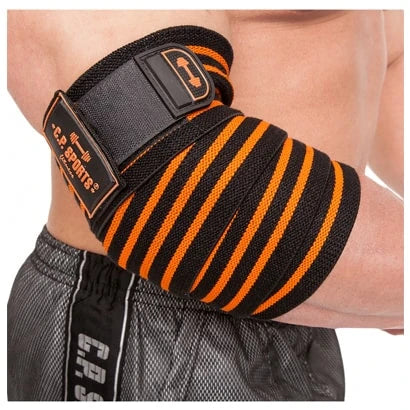 Käsivarteen kiinnitetyt C.P. Sports Elbow Wraps Pro Black White -kyynärpäätuet, musta-oranssiraidallisella designilla ja tarranauhalla.