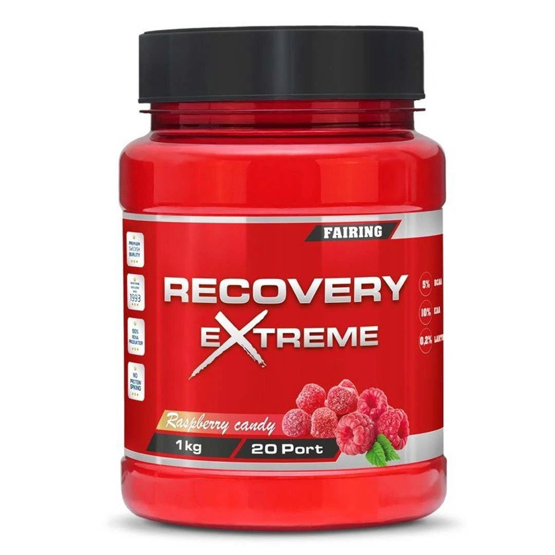 Punainen purkki, jossa on musta kansi ja sisällä Fairing Recovery Extreme 1 kg -palautumisjuomaa makuna Raspberry Candy.