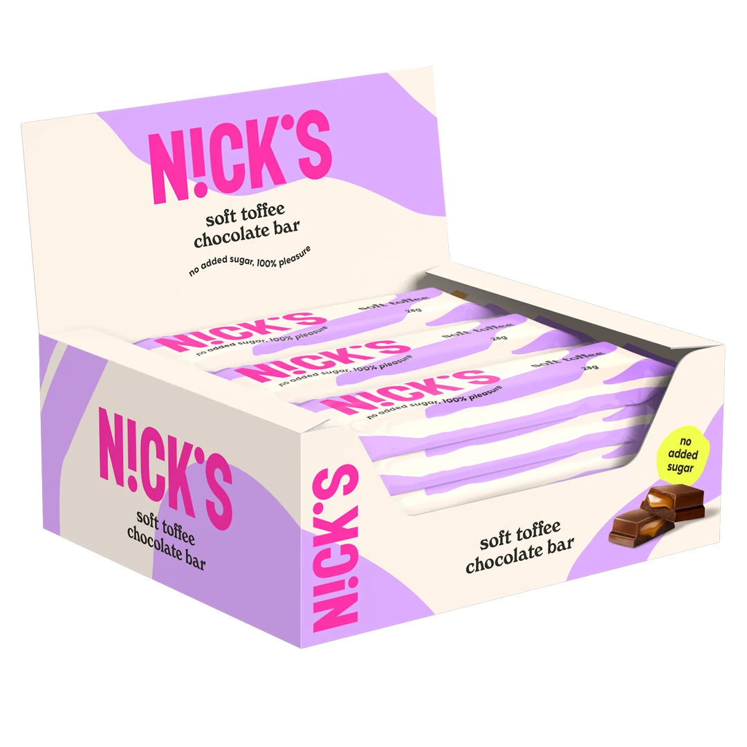 15 x Nicks Soft Toffee 28 g -suklaapatukkaa vaaleanliilassa ja beigessä laatikossa vaaleanpunaisilla yksityiskohdilla.