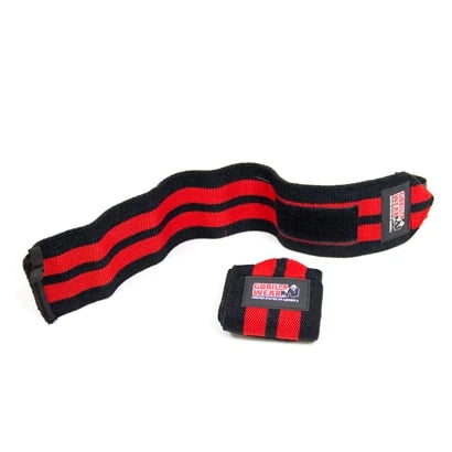 Gorilla Wear Wrist Wrap Pro Black/Red -rannetuet, joustavat mustat punaisilla raidoilla, toinen auki ja toinen rullattuna.