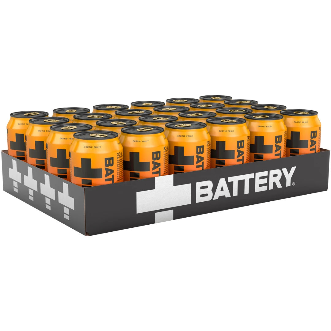 24 x Battery Energy Drink 330 ml Fresh mustassa laatikossa, jossa on oransseja tölkkejä ja mustia yksityiskohtia.