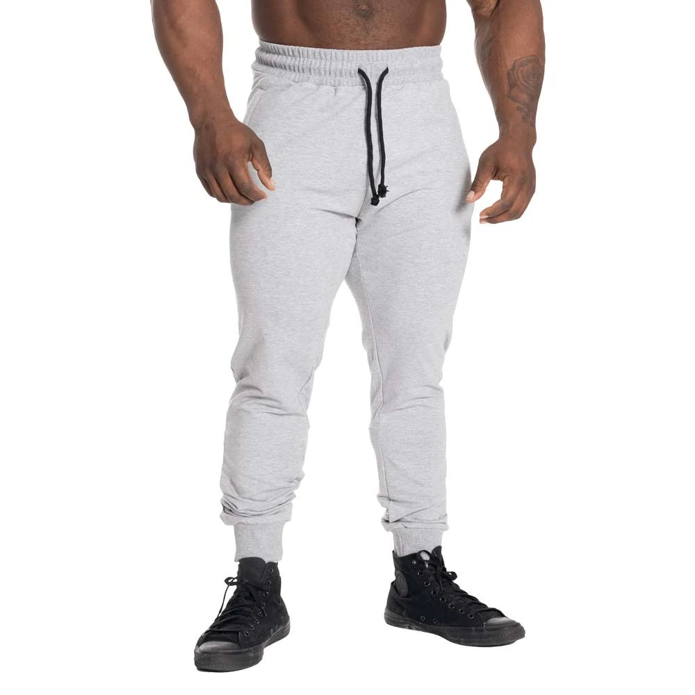 Vaaleanharmaat GASP Tapered Joggers Light Grey Melange -treenihousut, joissa on musta kiristysnauha ja kapeneva istuvuus., kuva 2/2