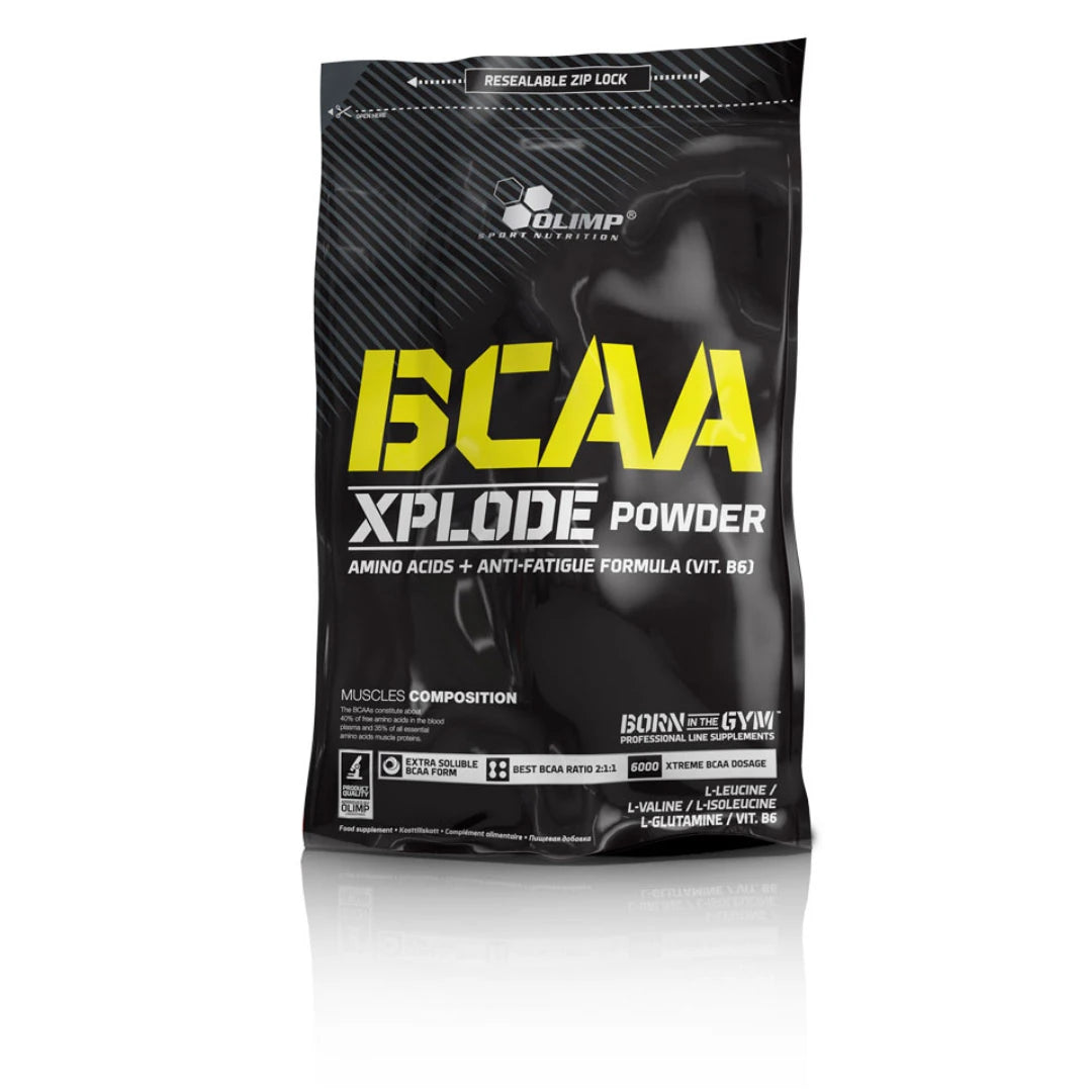 Olimp BCAA Xplode 1 kg -aminohappojauhe mustassa pussissa keltaisilla ja valkoisilla yksityiskohdilla.