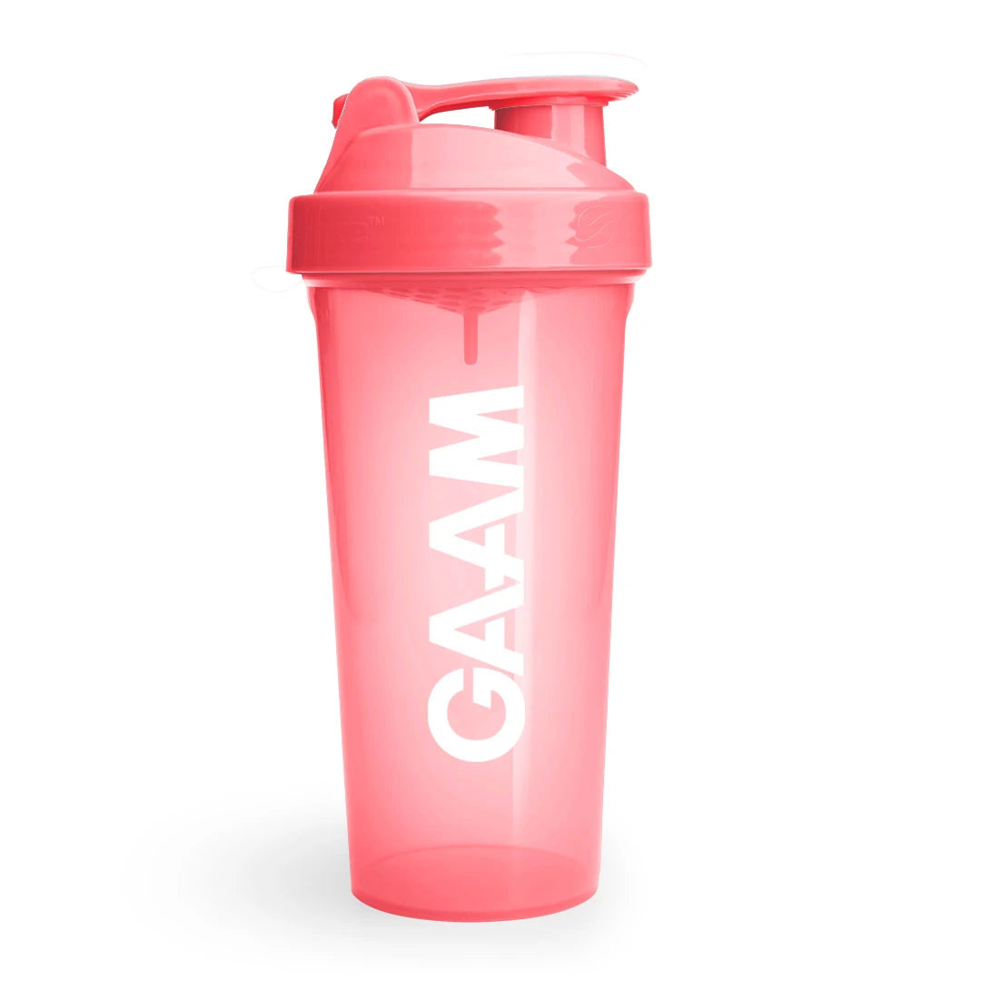 GAAM Shaker 800 ml läpinäkyvä korallinvärinen shaker kierrekorkilla ja valkoisella logolla treenijuomille.