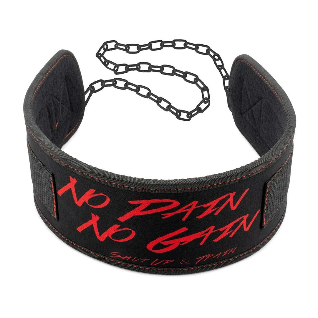 Musta C.P. Sports Dip Belt Black -lisäpainovyö teräsketjulla ja punaisella "NO PAIN NO GAIN" -tekstillä.