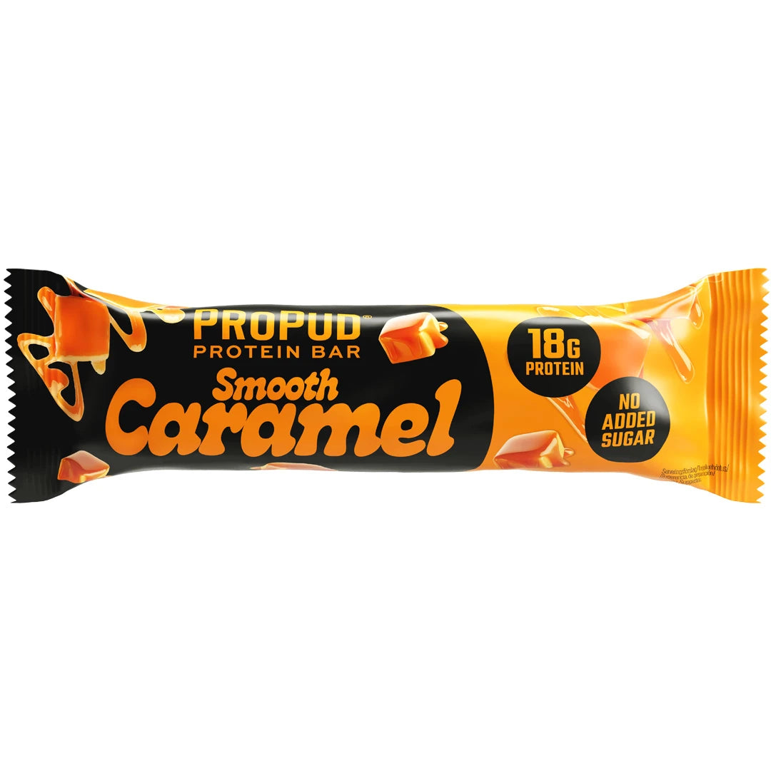 NJIE ProPud Proteinbar 55 g musta-oranssissa pakkauksessa, makuna Smooth Caramel.