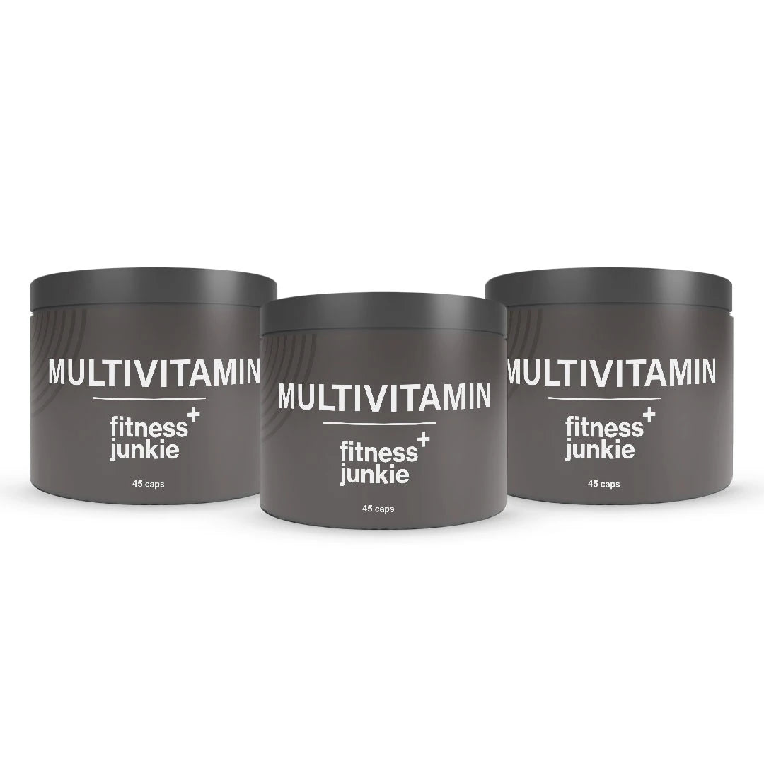 3 x fitnessjunkie Multivitamin 45 caps kolmessa tummanharmaassa purkissa, joissa on valkoinen teksti.