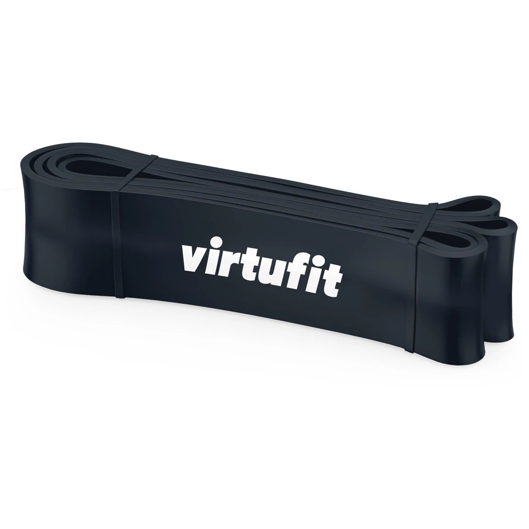 Leveä musta Virtufit Power Band Extra Strong -treeninauha valkoisella logolla.
