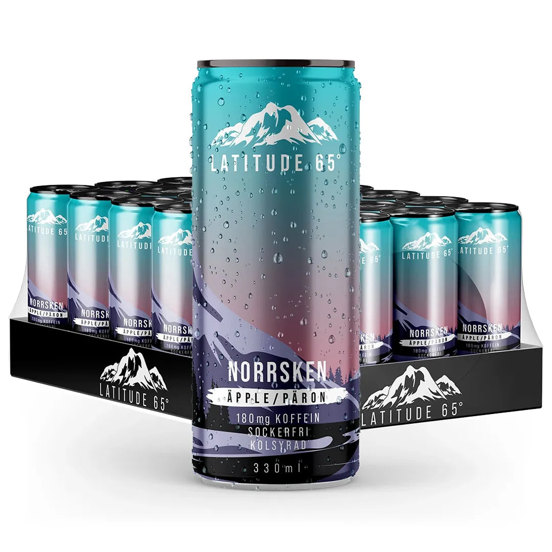 24 x Latitude 65 330 ml Norrsken - Äpple & Päron mustalla lavalla, jossa on turkoosi-violetti-mustia tölkkejä kondenssipisaroilla.