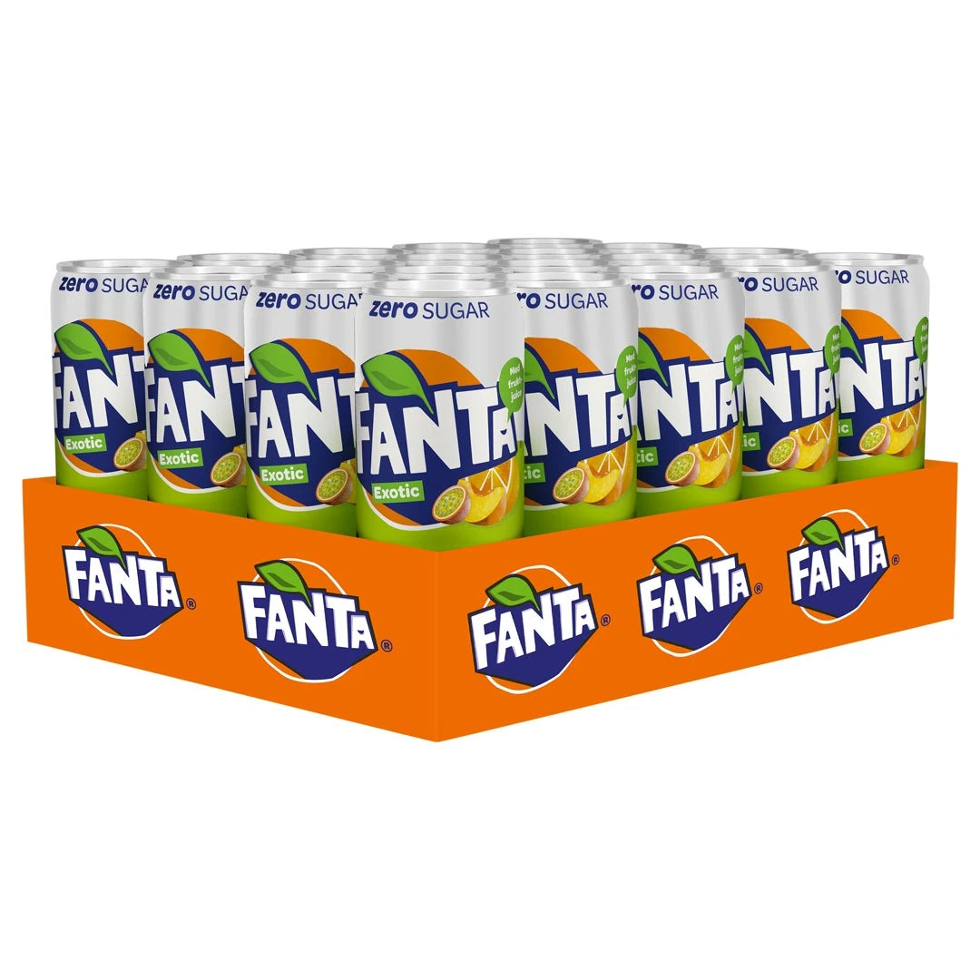 20 x Fanta Exotic Zero 330 ml i ett orange flak med silvriga burkar fyllda med sockerfri tropisk läsk.