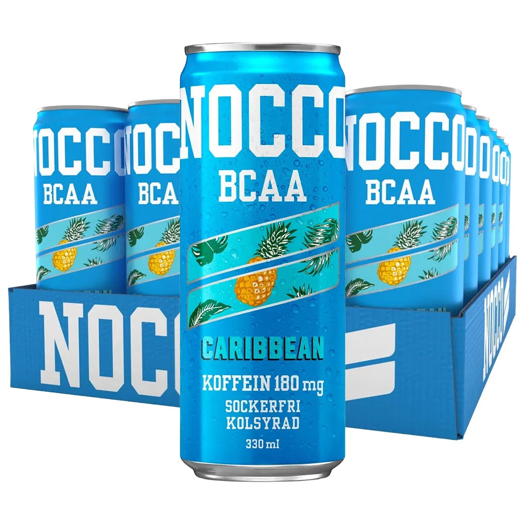 24 x NOCCO BCAA 330 ml Caribbean sinisessä laatikossa turkooseja tölkkejä ananaskuvioilla ja valkoisilla yksityiskohdilla.