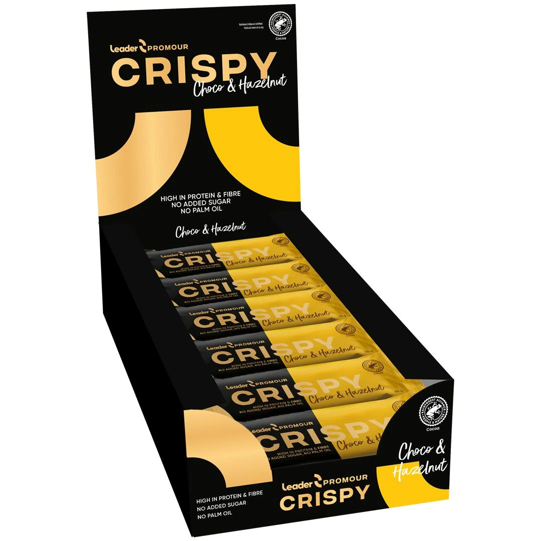 18 x Leader Promour Crispy 45 g Chocolate & Hazelnut musta-keltaisessa laatikossa, joka on täytetty proteiinipatukoilla.