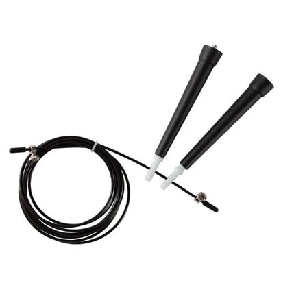 Virtufit Speed Rope on musta hyppynaru, jossa on ohut säädettävä PVC-vaijeri ja mustat kahvat.
