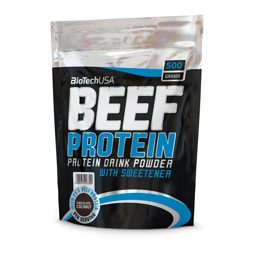 BioTechUSA Beef Protein 500 g musta-hopeisessa pussissa sinisillä yksityiskohdilla, makuna Chocolate Coconut.